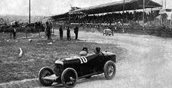 Тази спортна кола от 20-те години на миналия век една от първите коли с които Нуволари се състезава. Обемът на двигателя е 1,500cc.